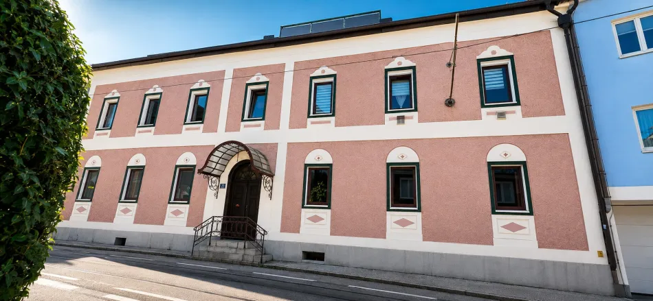 Altbau-Wohnung trifft See- & Zentrumsnähe in Gmunden !! - Titelbild