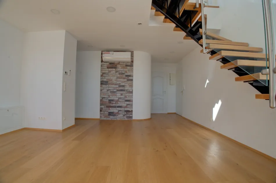 Moderne 3-Zimmer-Wohnung mit großzügiger Terrasse – Erstbezug - Bild