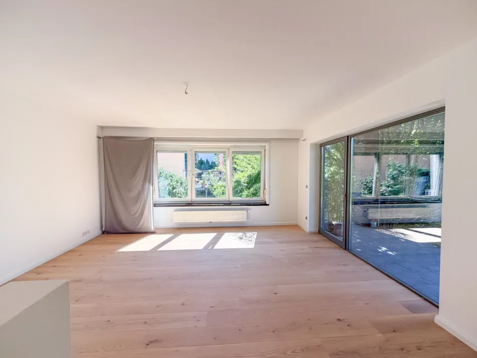 Einfamilienhaus mit Pool, Sauna & Wohnkeller auf Eigengrund in Toplage von Baden bei Wien - Bild