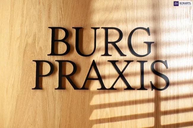 Jetzt selbstständig durchstarten! Praxisräume in etablierter Arztpraxis im Herzen von Graz – flexible Anmietung ab 8 Stunden pro Woche. Jetzt Video-Rundgang ansehen - Titelbild
