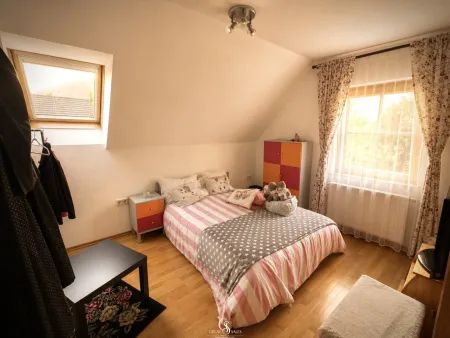 Schlafzimmer-2 (Obergeschoss)