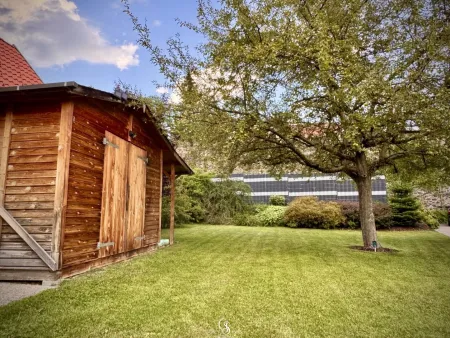 Eine weitere idyllische Gartenfläche mit Ihrem Geräteschuppen