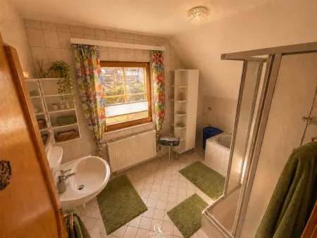 Badezimmer-2 (Obergeschoss)