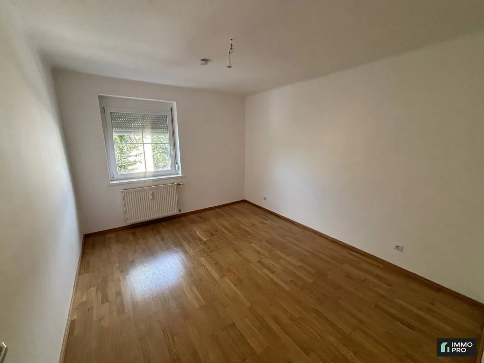 Helle 2-Zimmer Wohnung mit neuer Einbauküche - Titelbild