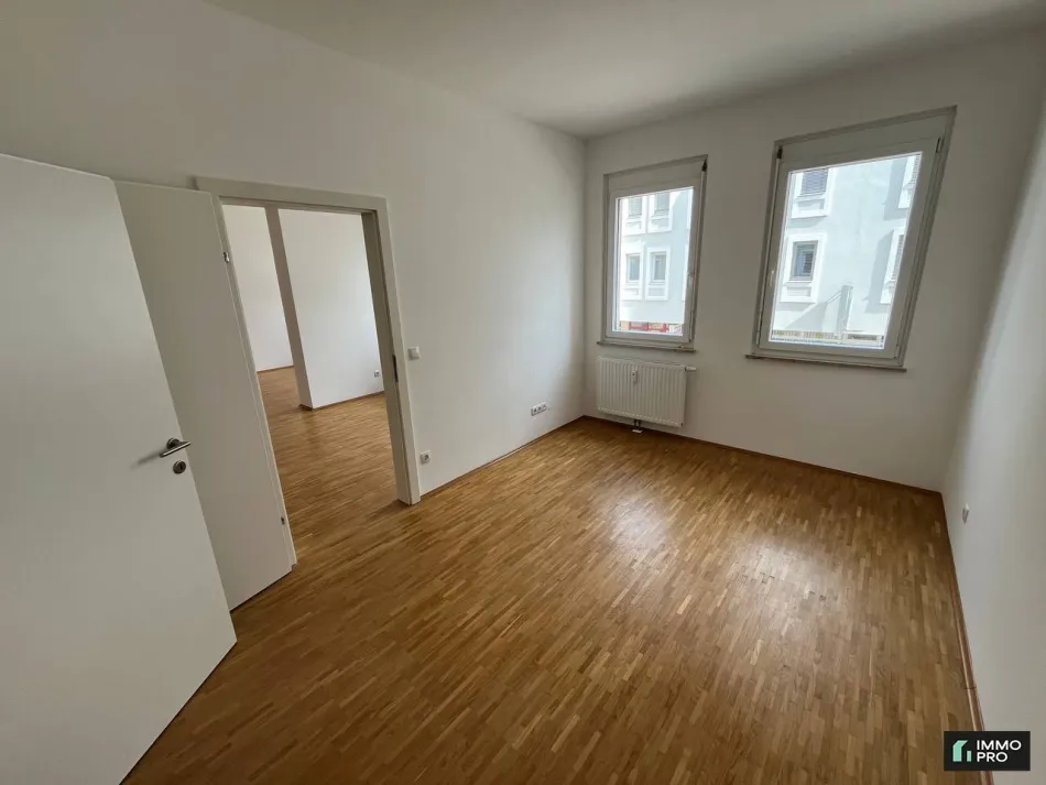 Helle 2-Zimmer Wohnung mit moderner Einbauküche - Bild