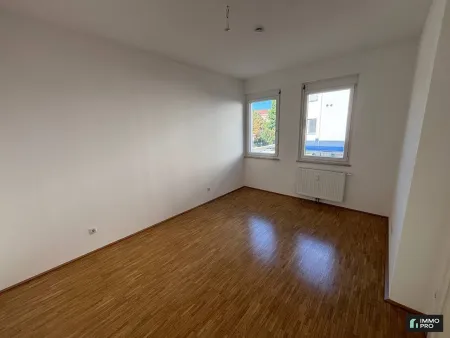 Helle 2-Zimmer Wohnung mit moderner Einbauküche