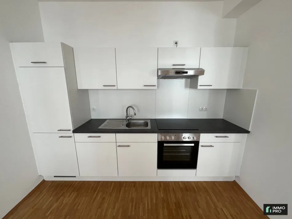 Helle 2-Zimmer Wohnung mit moderner Einbauküche - Titelbild
