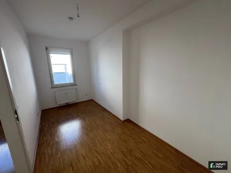 Helle 2-Zimmer Wohnung mit moderner Einbauküche