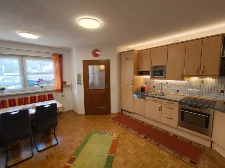 Wohnküche KG mit Zugang zu Zimmer