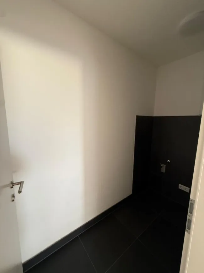 Neuwertige 3-Zi-Wohnung mit Terrasse & 2 Stellplätzen in Mauerkirchen im Erdgeschoss - Bild