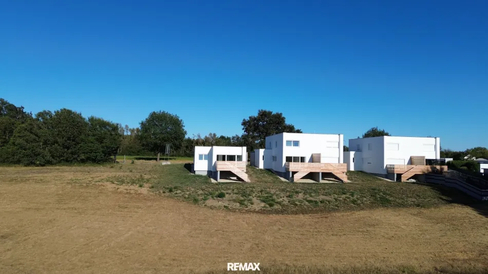 Moderner BUNGALOW Erstbezug 3 Zimmer mit Garten, Terrasse & 2 Stellplätze in St. Michael - Titelbild
