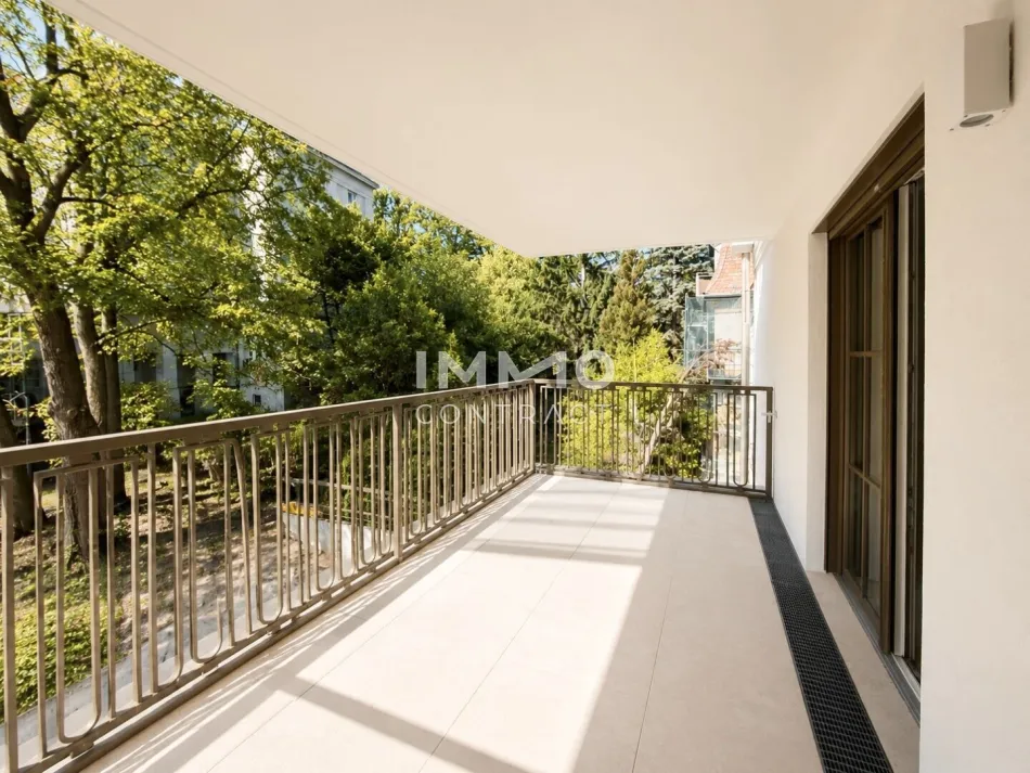 Timeless Elegance Meets Luxury: Exclusive Residence with Terrace & Pool - Bild