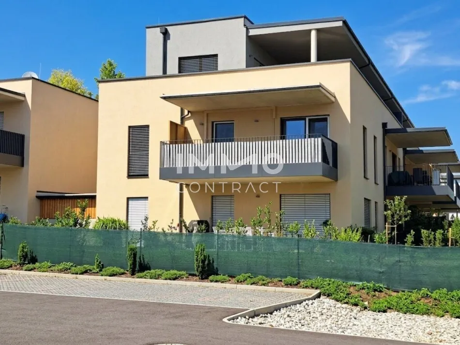 Neuwertige 3-Zi-Wohnung mit Balkon, Klimaanlage & 2 Garagen in Hausmannstätten - Titelbild