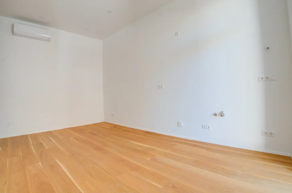 ERSTBEZUG - Kluger Grundriss und große Außenfläche - Mit Klima in jedem Zimmer - Bild