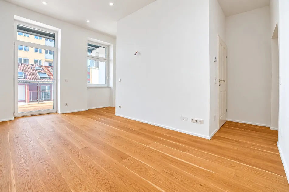 ERSTBEZUG - Kluger Grundriss und große Außenfläche - Mit Klima in jedem Zimmer - Titelbild