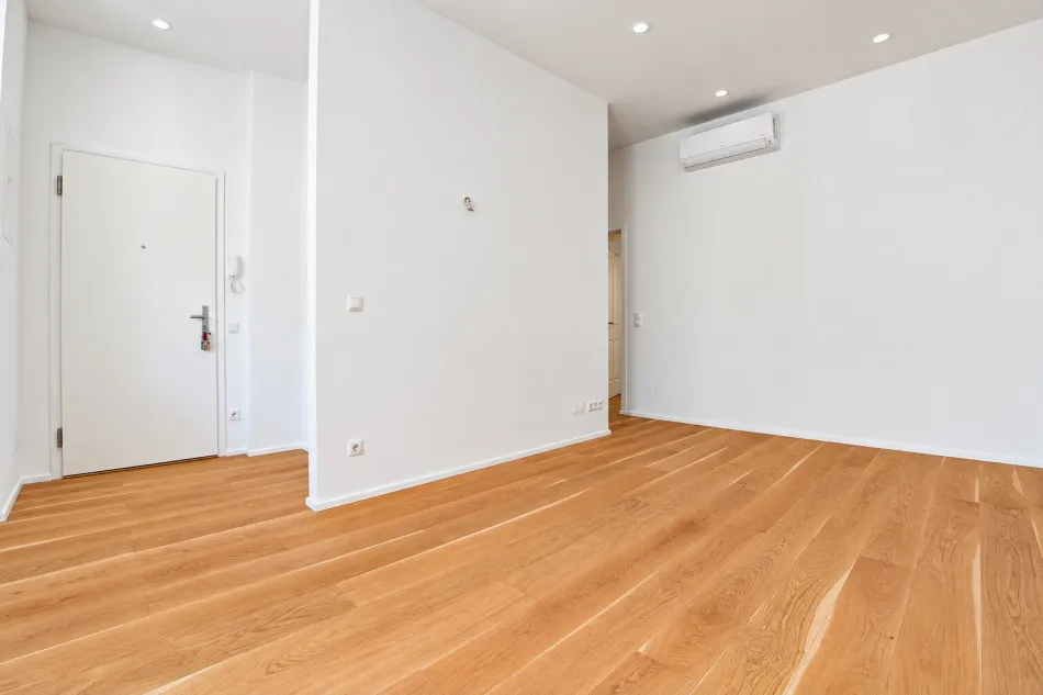 ERSTBEZUG - Kluger Grundriss und große Außenfläche - Mit Klima in jedem Zimmer - Bild