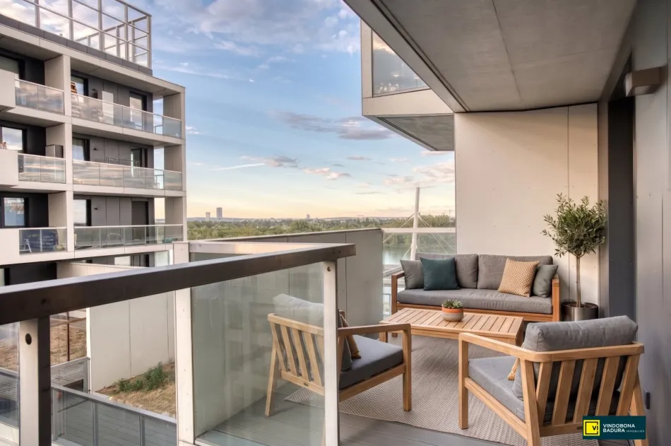 Waterfront Living im Marina Tower | 2 Zimmer mit Weitblick über die Donau - Titelbild