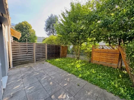 Terrasse mit Gartenbereich