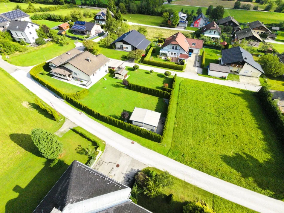 Luftbild Vogelperspektive mit eingezeichneten Grundstück