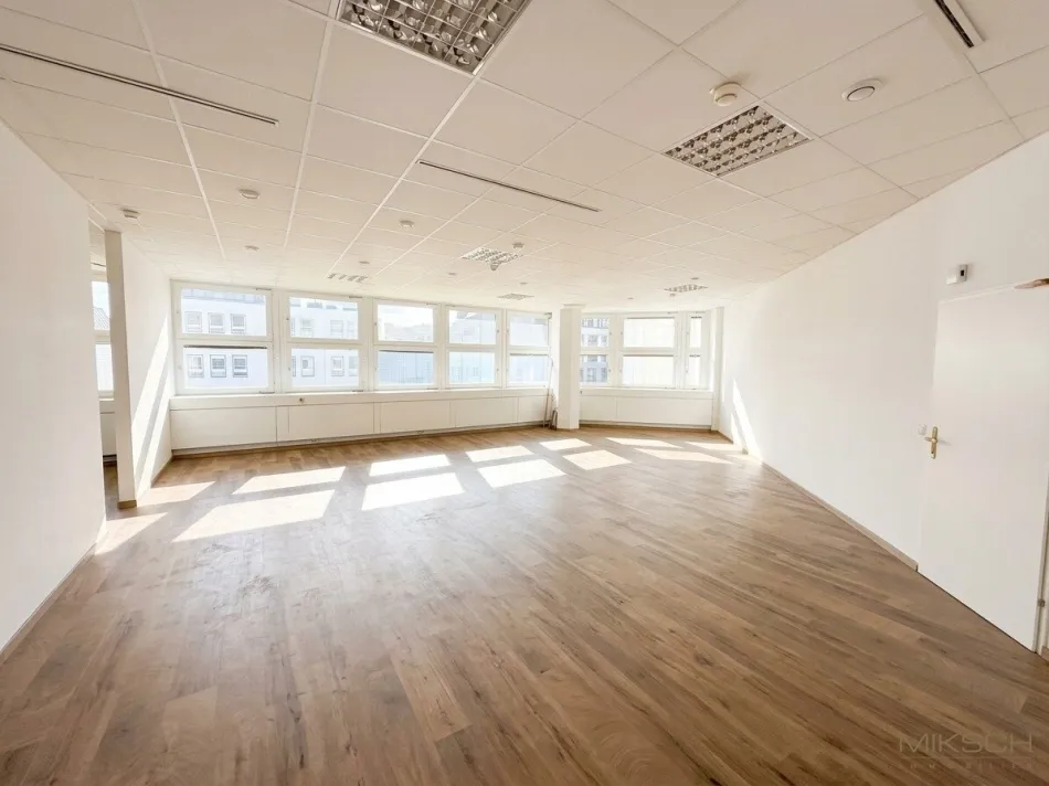 Modernes Büro I ca. 84m² I Kühlung & Lüftung I Aufzug I in Wiener Neustadt I Top Lage - Titelbild