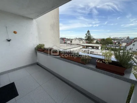 Geräumige Wohnung mit Tiefgaragenstellplatz & Balkon