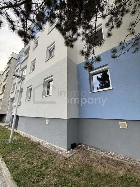 Geräumige Wohnung mit Tiefgaragenstellplatz & Balkon