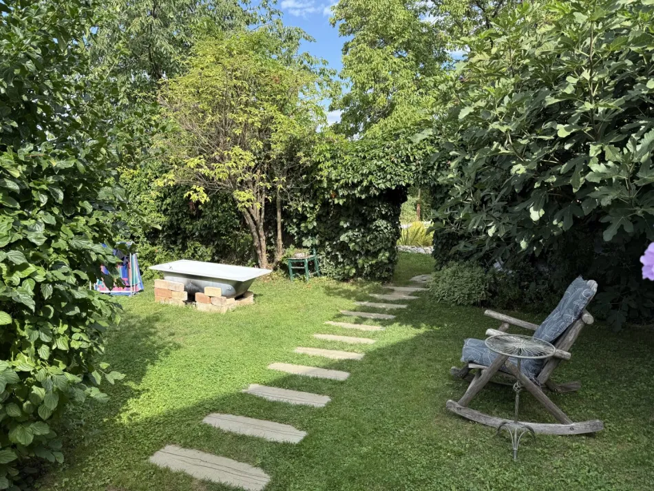liebevoll restaurierter Streckhof mit idyllischem Garten - Bild