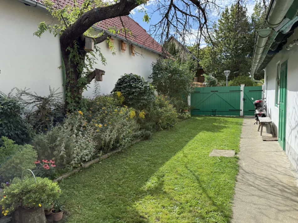 liebevoll restaurierter Streckhof mit idyllischem Garten - Bild