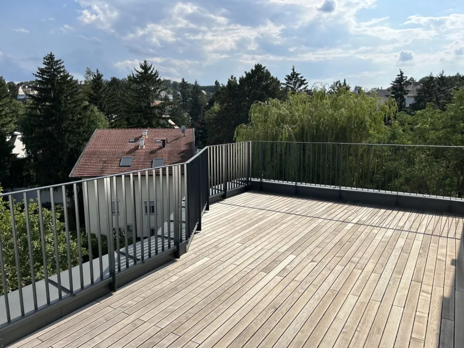 Dachgeschoß mit grosser Terrasse und traumhaften Grünblick - ERSTBEZUG ! - Titelbild