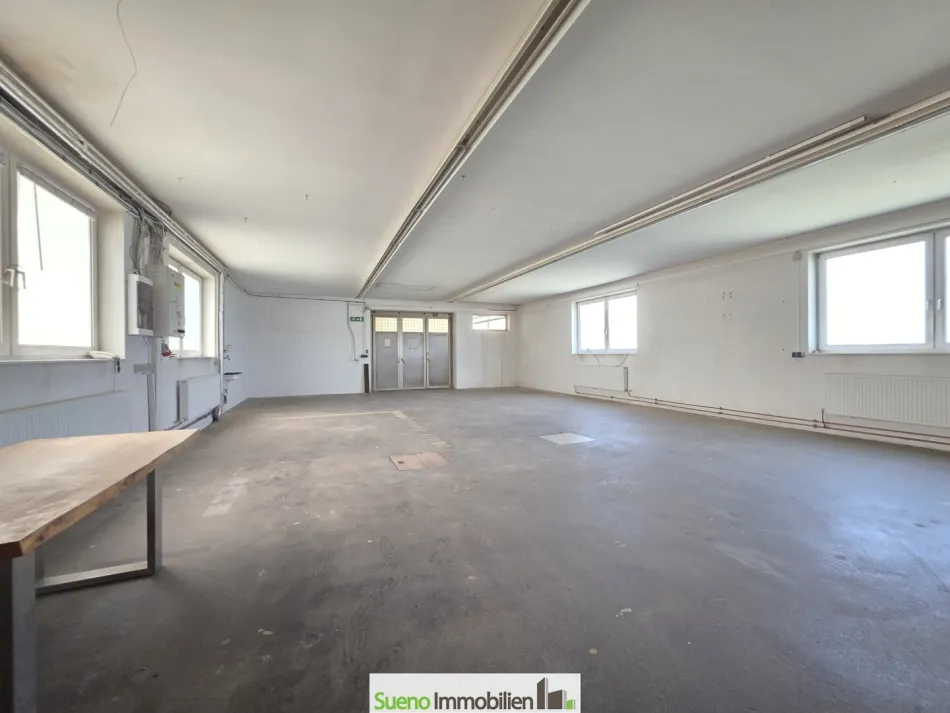 Gewerbehalle – ehemalige Tischlerei mit Büro & Vorplatz - Bild
