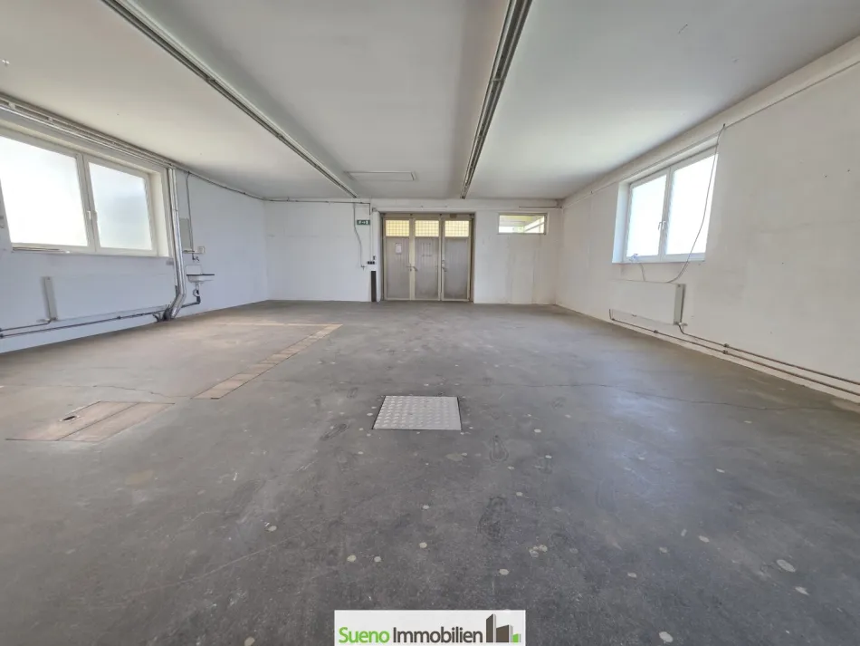 Gewerbehalle – ehemalige Tischlerei mit Büro & Vorplatz - Bild