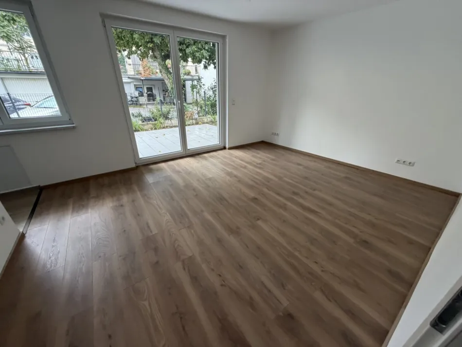 ATTRAKTIVES WOHNHAUS MIT GEWERBEFLÄCHE Wohn-und Bürohaus mit 3 Wohnungen und 1 Büroeinheiten - Bild