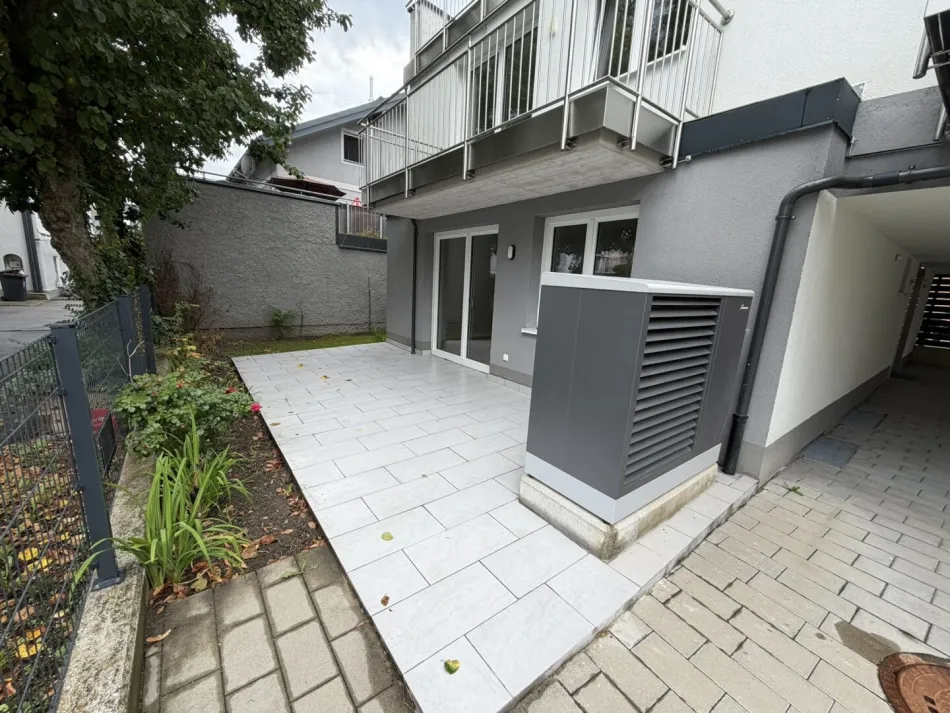 ATTRAKTIVES WOHNHAUS MIT GEWERBEFLÄCHE Wohn-und Bürohaus mit 3 Wohnungen und 1 Büroeinheiten - Bild