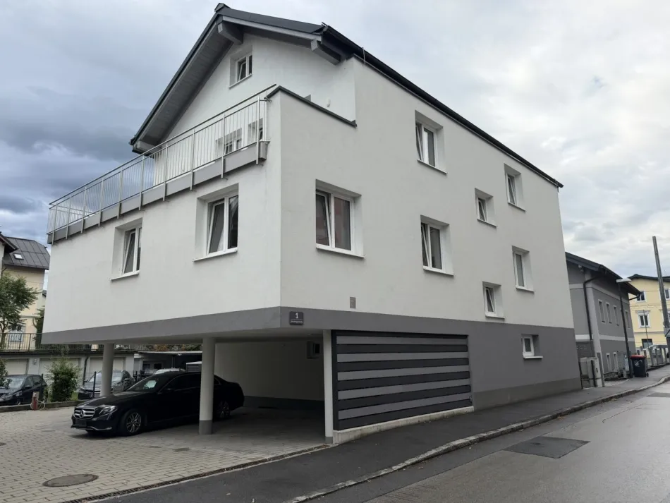 ATTRAKTIVES WOHNHAUS MIT GEWERBEFLÄCHE Wohn-und Bürohaus mit 3 Wohnungen und 1 Büroeinheiten - Titelbild