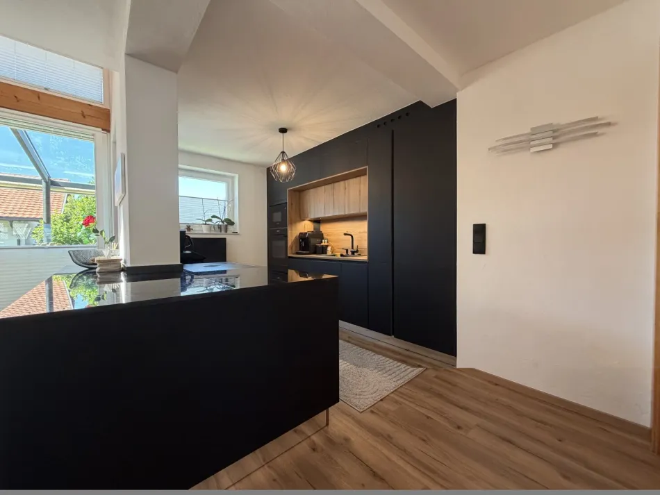 Wattens – Exklusive Maisonette mit ca. 129,55 m² Wohnnutzfläche, ca.30,66 m² Westterrasse, 2 Autoabstellplätzen, Panoramablick & neuer Designküche - Bild