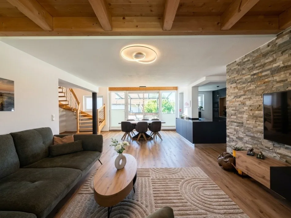 Wattens – Exklusive Maisonette mit ca. 129,55 m² Wohnnutzfläche, ca.30,66 m² Westterrasse, 2 Autoabstellplätzen, Panoramablick & neuer Designküche - Bild