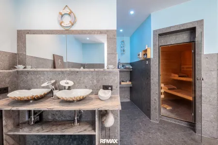 Badezimmer 2.OG