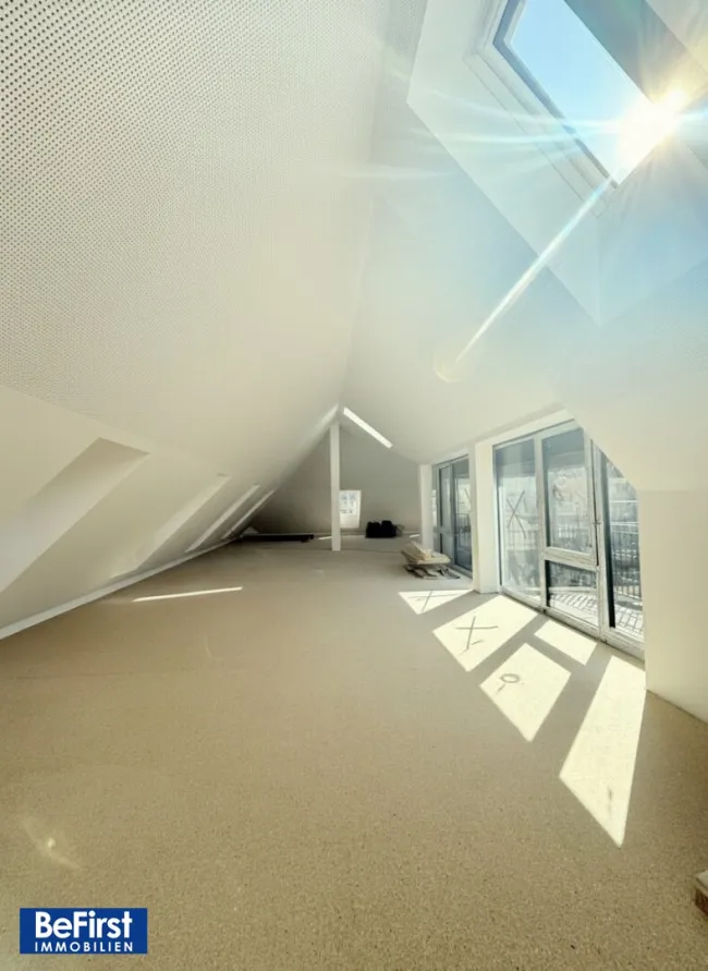 Erstbezug: Phantastischer Bürofläche im DG eines prachtvollen Barockhaus/ bester Lage (Büro/Longevity/Kanzlei) - Bild