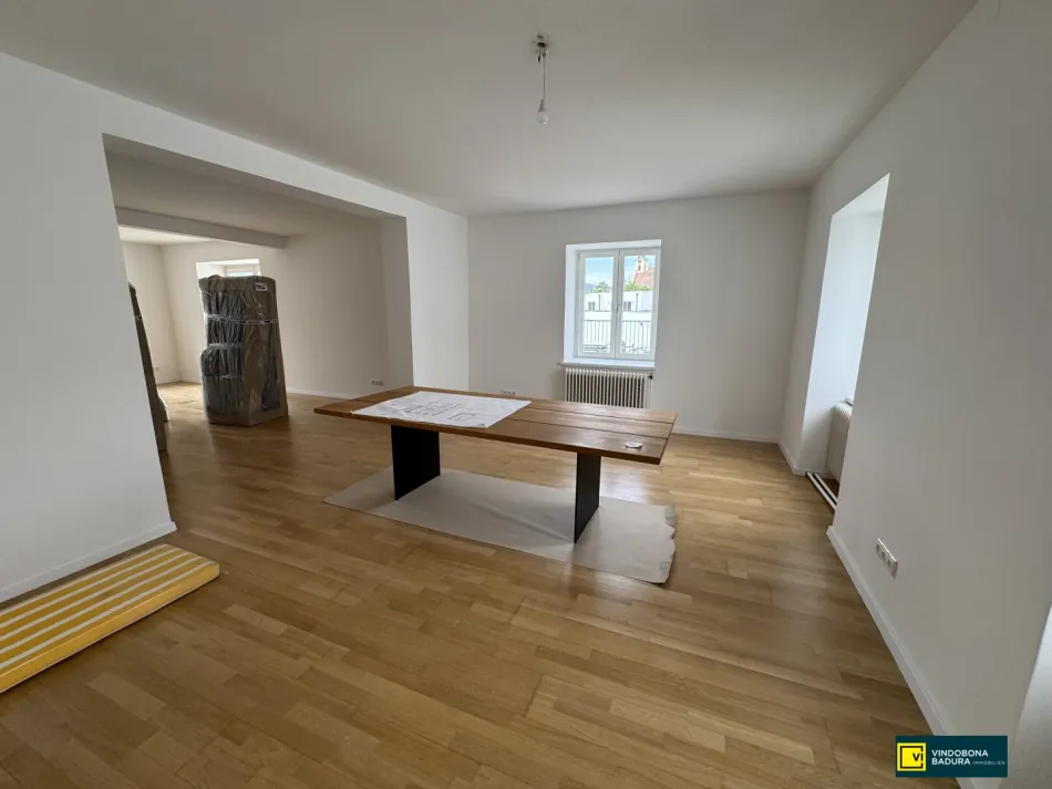 Großzügige Räumlichkeiten mit herrlicher Terrasse in ruhiger Wohnsiedlung - Titelbild