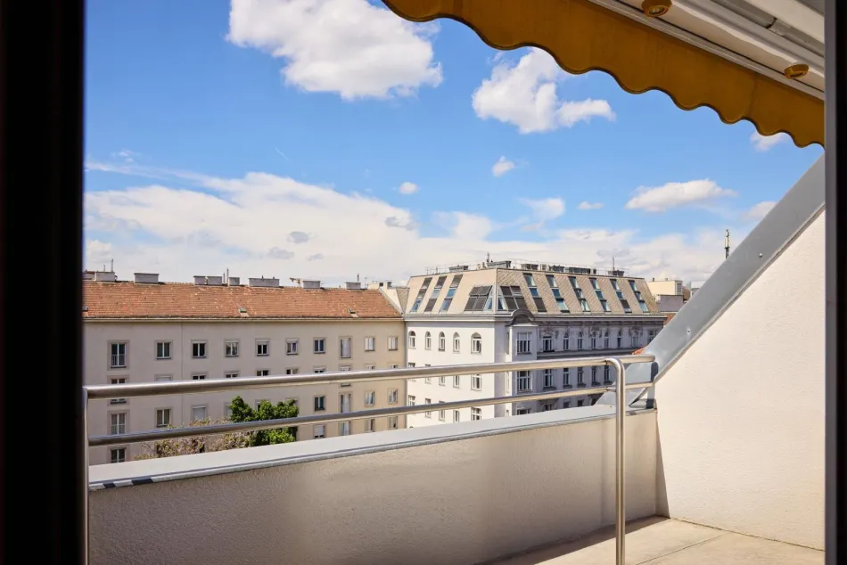 Klimatisierte DG Wohnung mit Terrasse – Einzelgarage optional - Titelbild