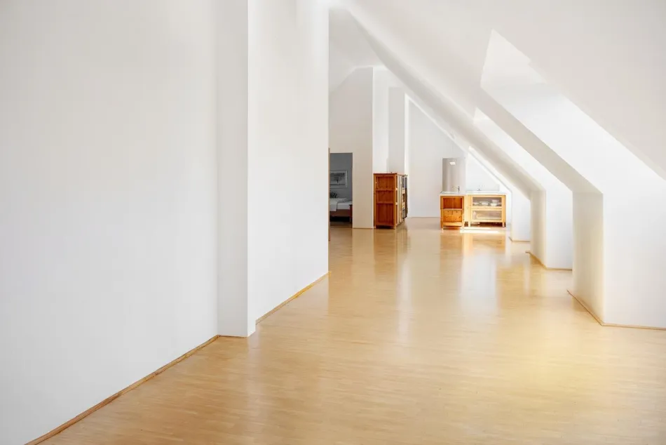 Klimatisierte DG Wohnung mit Terrasse – Einzelgarage optional - Bild