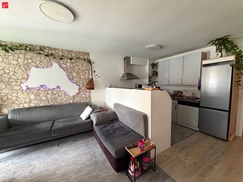 Vermieteter Wohntraum für Paare mit sonnigem Balkon - Bild