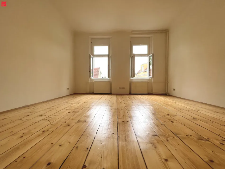 Helles Altbau-Juwel mit Charakter: 2 Zimmer mit Balkon! - Bild
