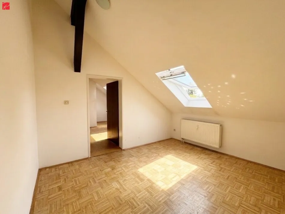 Charmantes Wohnerlebnis: Lichtdurchflutete Altbau-Dachgeschosswohnung! - Bild