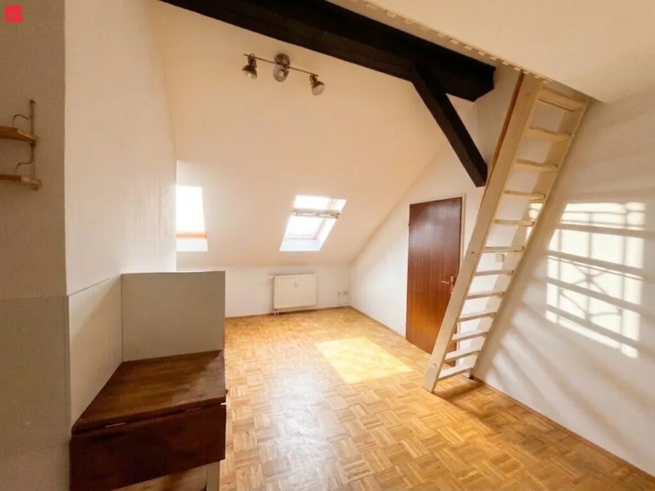 Charmantes Wohnerlebnis: Lichtdurchflutete Altbau-Dachgeschosswohnung! - Titelbild