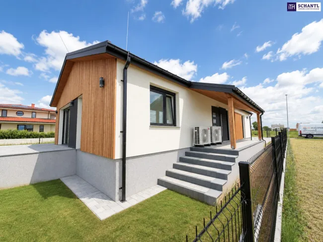 SONNENUNTERGÄNGE INKLUSIVE – EXKLUSIVER DESIGN-BUNGALOW MIT 5 ZIMMERN, PHOTOVOLTAIK & 750 M² GRUND! - Titelbild