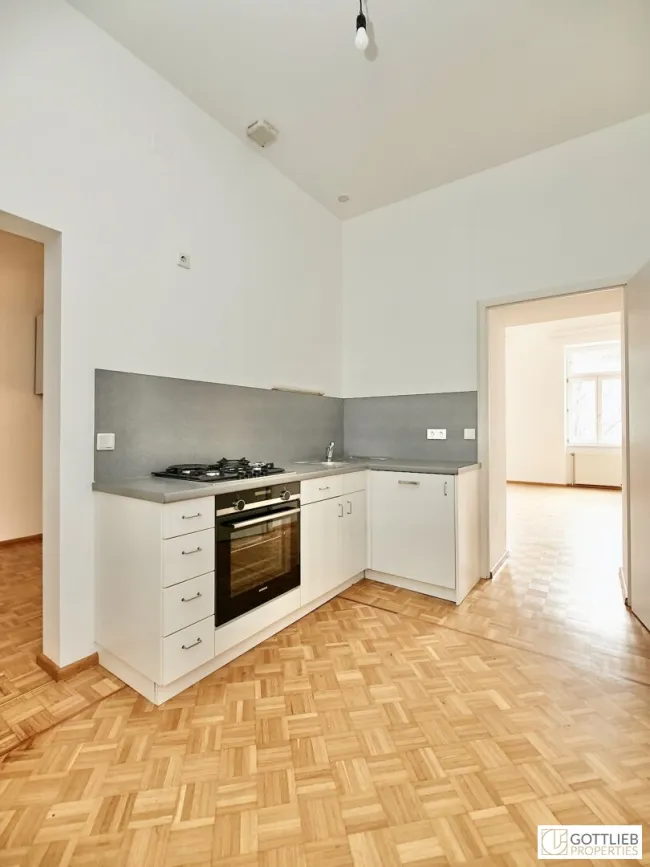 Bestlage nahe Glanzing! Barrierefreie und sonnige 2-Zimmer-Stilaltbau-Wohnung mit optionalem Garagenplatz - Bild