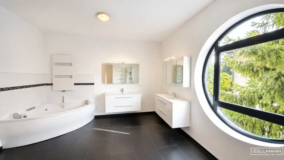 Architektenhaus mit Garten, Pool und außergewöhnlich flexiblem Raumkonzept | ZELLMANN IMMOBILIEN - Bild