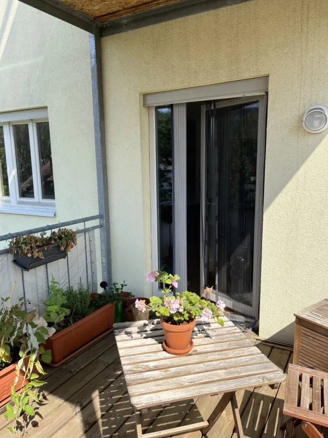 Entzückende 2-Zimmer-Wohnung mit Balkon und Tiefgaragenplatz - Titelbild