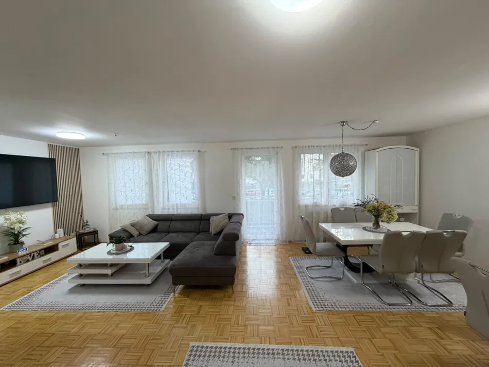 Schöne 2,5 Zimmer Wohnung in Villach - ruhige Lage mit Balkon und Carport - Bild